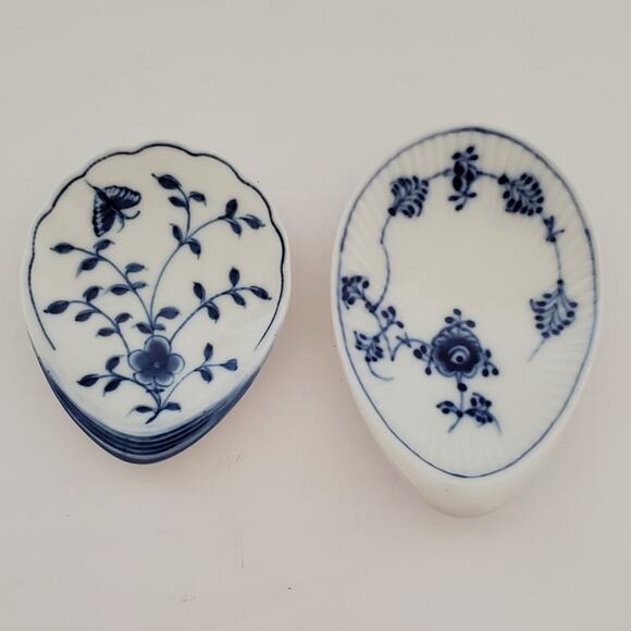 Vintage Set of 2 Denmark Mini Ceramic Oval Plates Blue White Floral Delftware - Picture 1 of 13